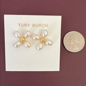 Tory Burch Pearl Flower Stud Earrings in White and Gold